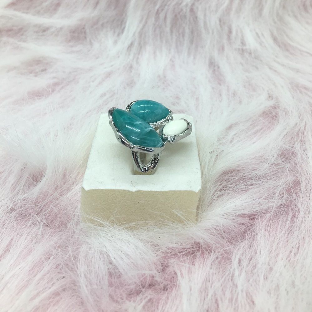 Turquoise and white Ring‎ - Picture 2 of 3